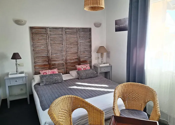 Hotel Les Embruns Sables D'olonne 2*