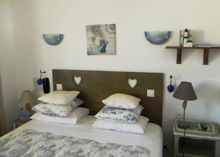 Hotel Les Embruns Sables D'olonne 2*