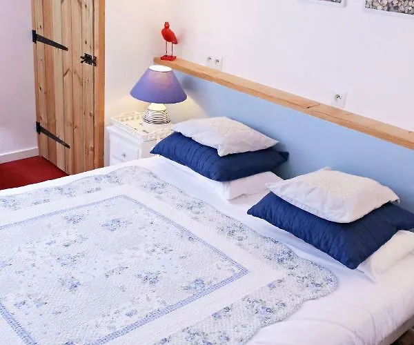 Hotel Les Embruns Sables D'olonne 2*