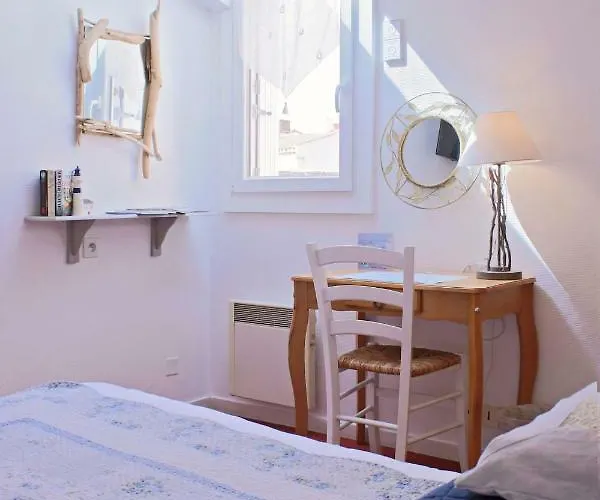 Hotel Les Embruns Sables D'olonne 2*